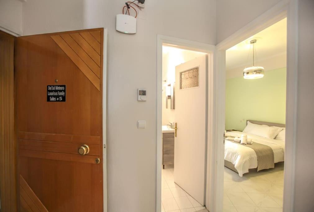 Del Sol #5 Meteora Luxurious Family Suites Kalampáka Dış mekan fotoğraf