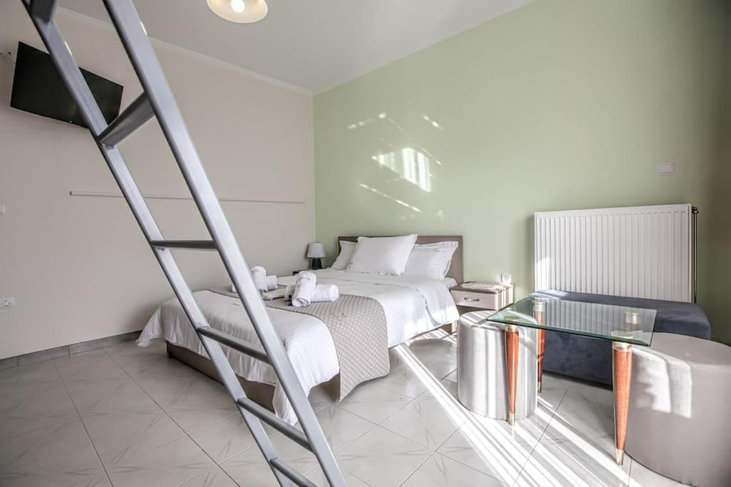 Del Sol #5 Meteora Luxurious Family Suites Kalampáka Dış mekan fotoğraf