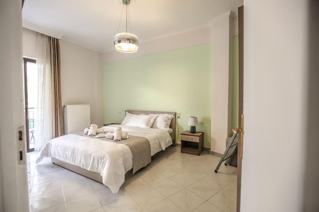 Del Sol #5 Meteora Luxurious Family Suites Kalampáka Dış mekan fotoğraf