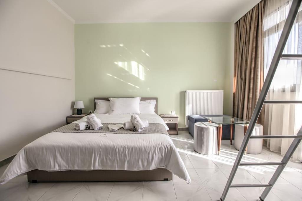 Del Sol #5 Meteora Luxurious Family Suites Kalampáka Dış mekan fotoğraf
